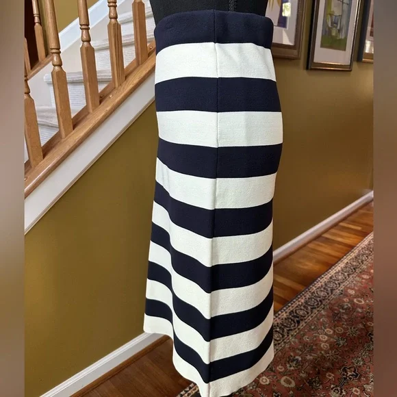 NWT Ann Taylor Knit Navy & Cream Striped Pull-on Skirt - Picture 10 of 13
